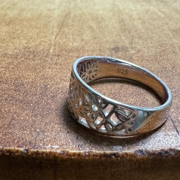 925 Sterling silver ring Size 8 - Picture 4 of 7